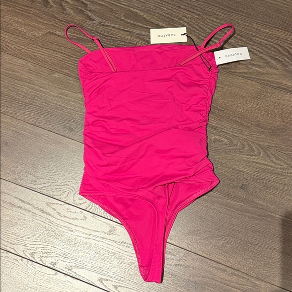Babaton Leon contour thong bodysuit fuchsia XS BNWT - Picture 3 of 3